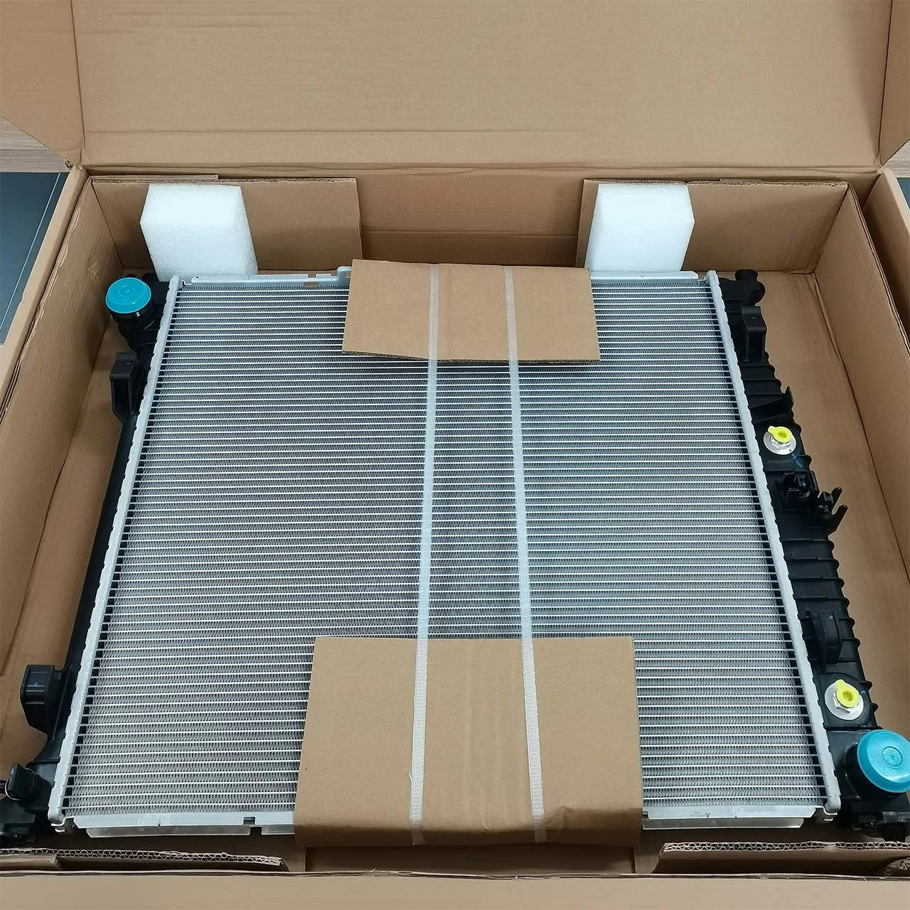 0995001303 Car Engine Parts Radiator Cooling System for Mercedes Benz W292 W166 Cooling System Radiator