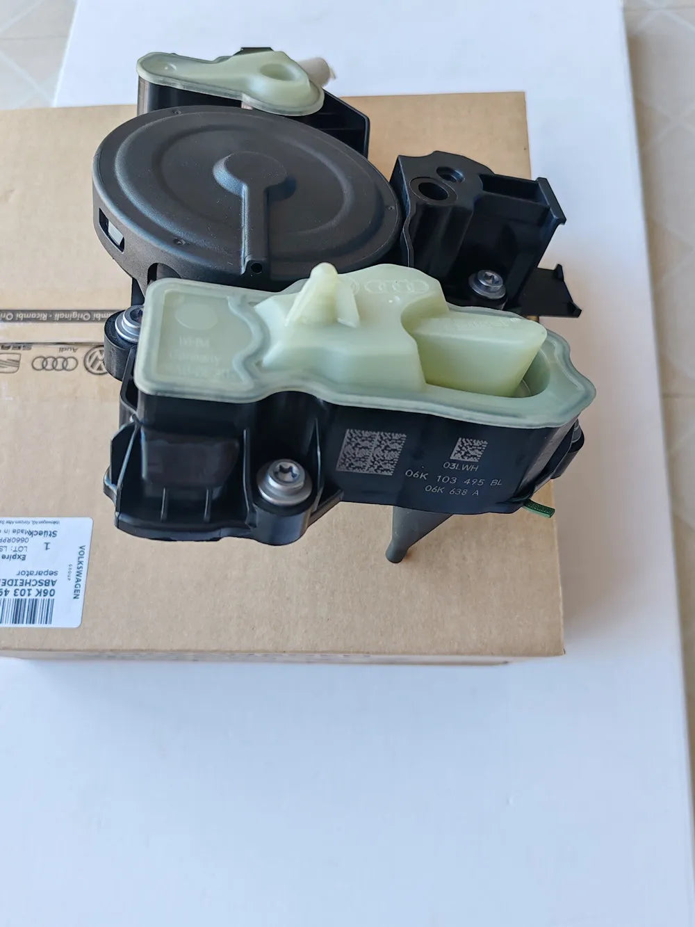 Made In Germany Genuine Oil Separator PCV Crankcase Vent Valve 06K103495BL for Audi A3 A4 A6 Q3 TT MK3 2019 + Golf/GTI MK7 2015+