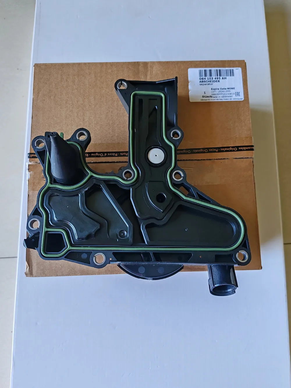 06H103495E, 06H103495A, 06H103495AC, 06H103495AB Engine Oil Separator PCV Valve 06H103495AH OEM for Audi Q3 A4 Q5 VW Tiguan 2.0L