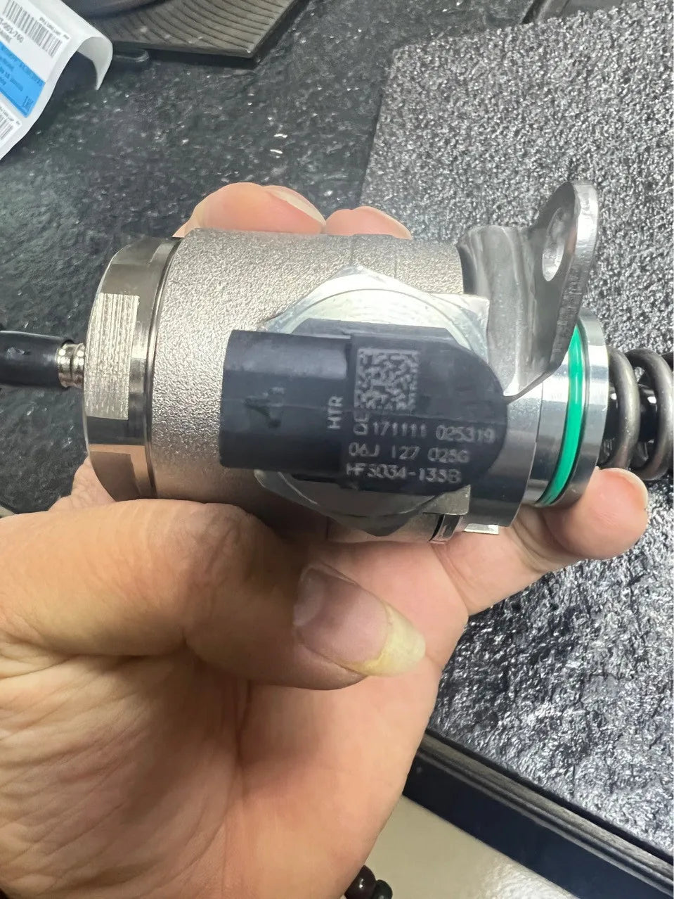 High Pressure Fuel Pump 06J127025J 06J127025K 06J127025G 06J127025C 06J127025D HFS034131 06J127025E 06J127025F For 2.0T Audi 2.0