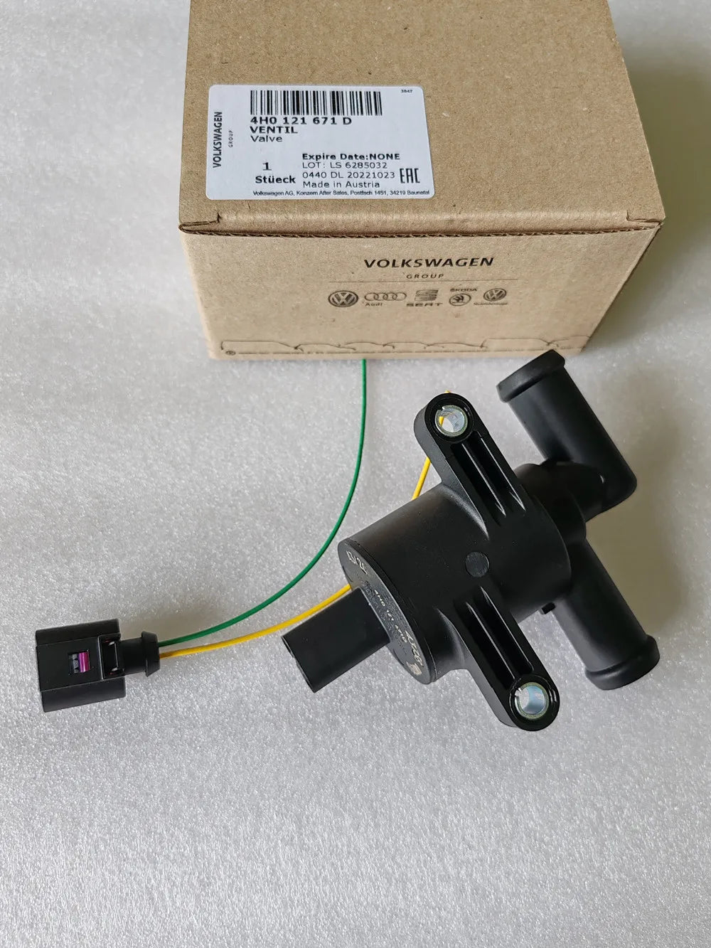 OEM 4H0121671D / 4H0121671B Electric Heater Control Water Valve n Plug Kit for Audi Q3 A4 A6 Q7 VW GTI Tiguan Golf 2011-2018