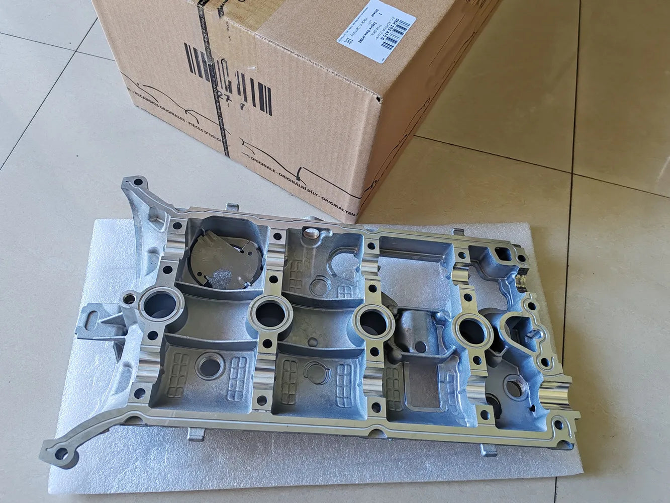 06H103475G, 06J103475F, 06H103064AB, 06H103063F, 06H103063P, 06H103063K Genuine Cylinder Head Valve Cover For Audi VW 1.8T 2.0T