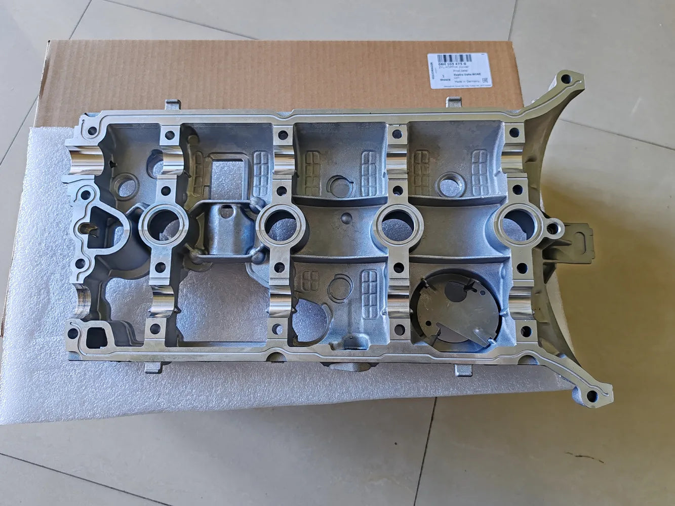 06H103475G, 06J103475F, 06H103064AB, 06H103063F, 06H103063P, 06H103063K Genuine Cylinder Head Valve Cover For Audi VW 1.8T 2.0T