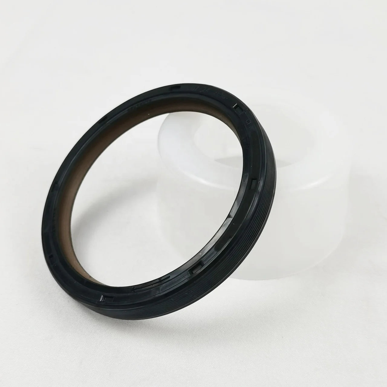 New Front Crankshaft Oil Seal 11118618864 N54 F02 F18 F35 E70 E71 F15 X5 for BMW