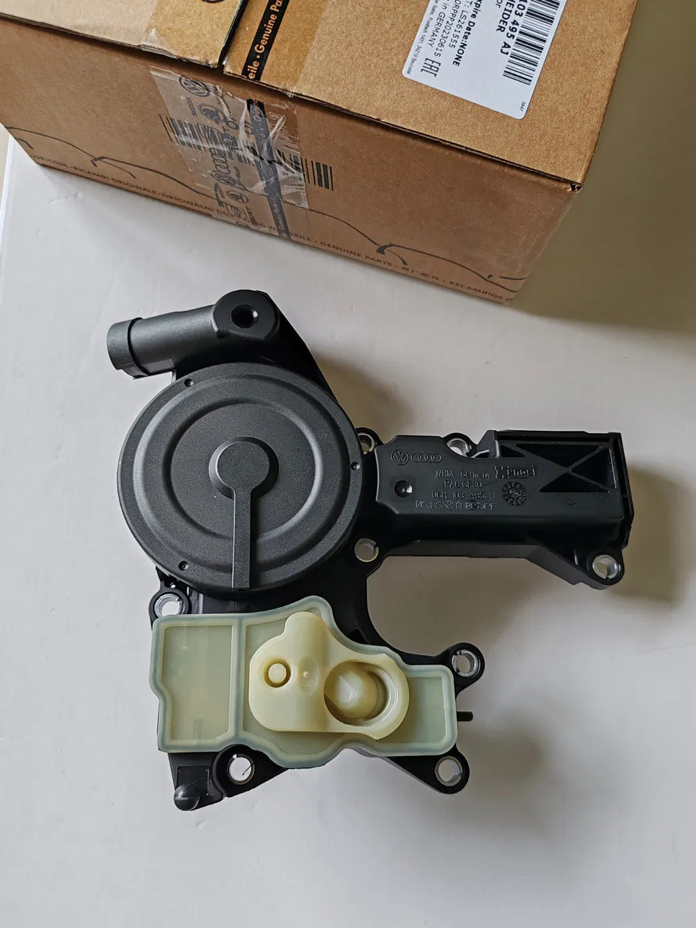 Genuine New Upgraded Version Oil Separator PCV Valve 06H103495AJ 06H103495AD oem for Audi VW 1.8T 2.0T 06H103495H 06h103495aj