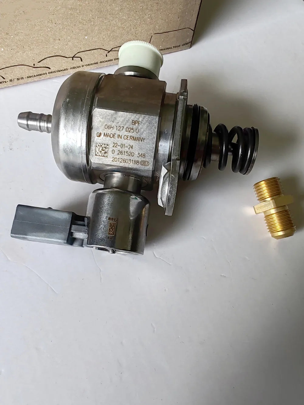 OEM 2.0T TSI High Pressure Fuel Pump HPFP 0261520472 06H127025Q for VW Passat B6 B7 Golf CC MK6 Audi A3 A4 A5 TT Seat 06H127025