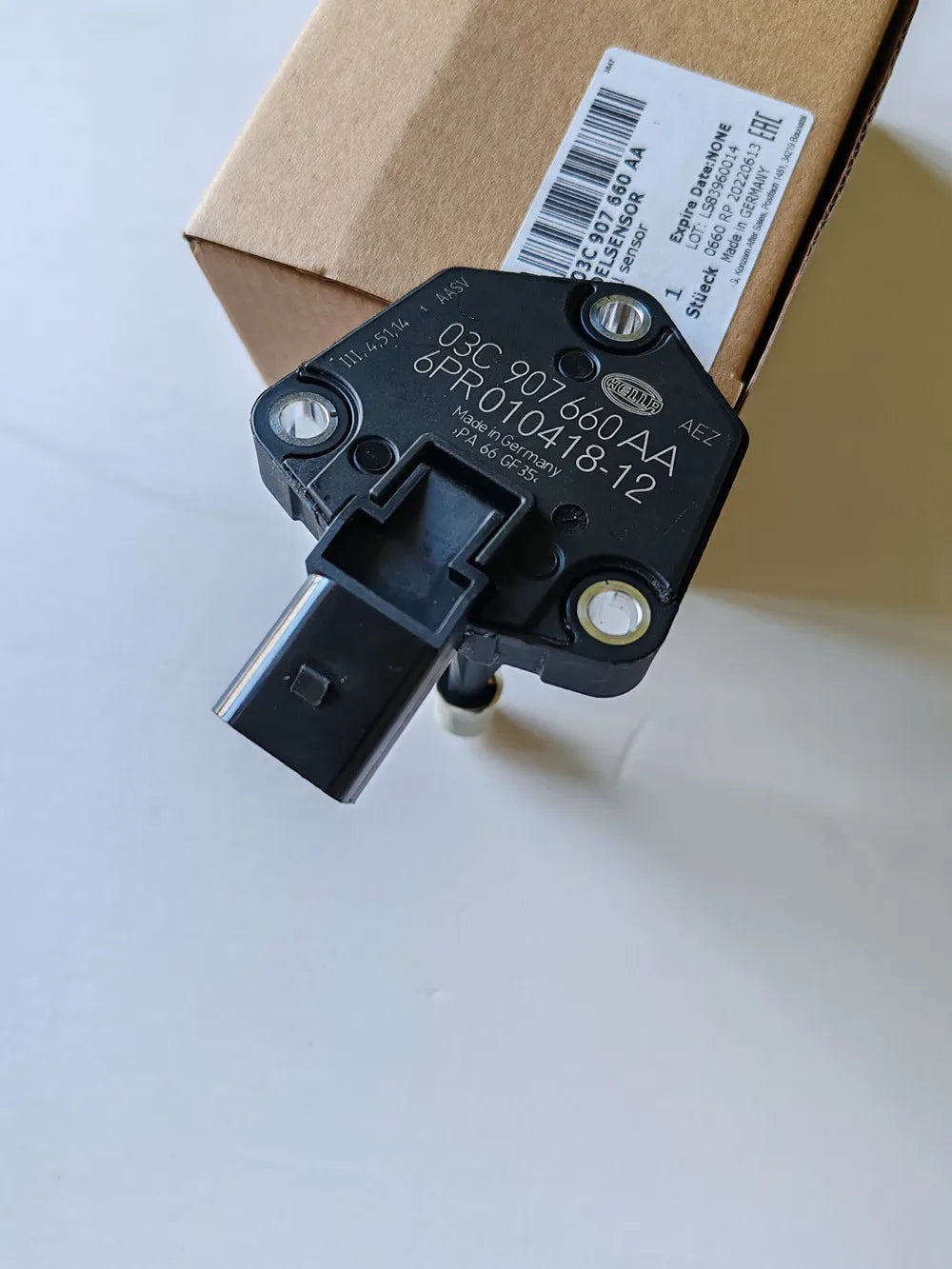 NEW GENUINE OEM 03C907660Q 03C907660A Engine Oil Level Sensor for Volkswagen Audi A4 B8 c7 a6