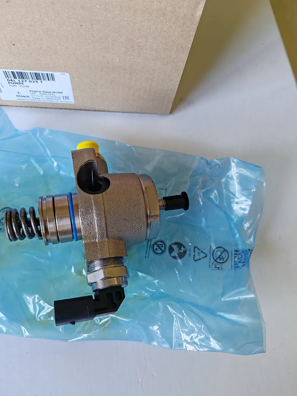 Genuine 06L 127 025 T / 06L127025T High Pressure Fuel Pump For VW GTI MK7 AUDI A3 A4 S3 Q5 8V 2.0T CHHB CULC CNCD CNTC CXCB CXDA