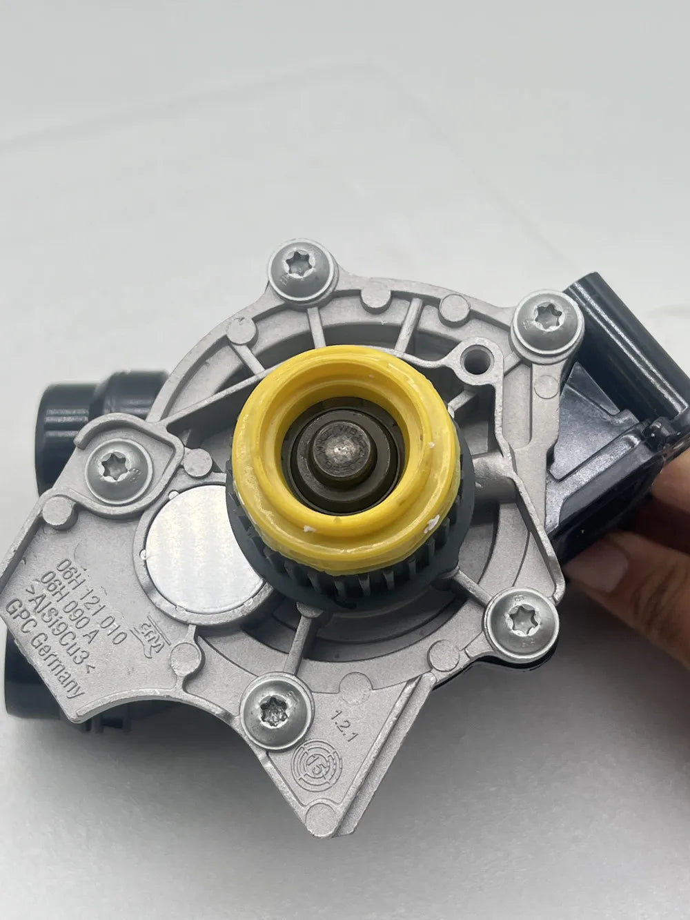 OEM Metal Water Pump Thermostat Assembly for Audi A4 Q3 Q5 VW Passat GTI Tiguan Jetta MK5 MK6 1.8 2.0 CCZ CDN