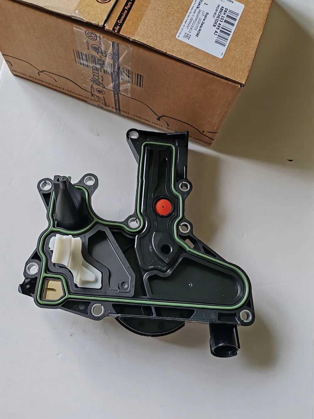 Genuine New Upgraded Version Oil Separator PCV Valve 06H103495AJ 06H103495AD oem for Audi VW 1.8T 2.0T 06H103495H 06h103495aj