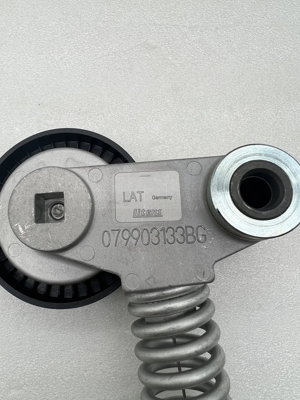 2 Years Warranty Made In Germany GENUINE NEW OEM ACCESSORY DRIVE BELT TENSIONER FOR AUDI A8 S6 S7 4.0T 079903133BG