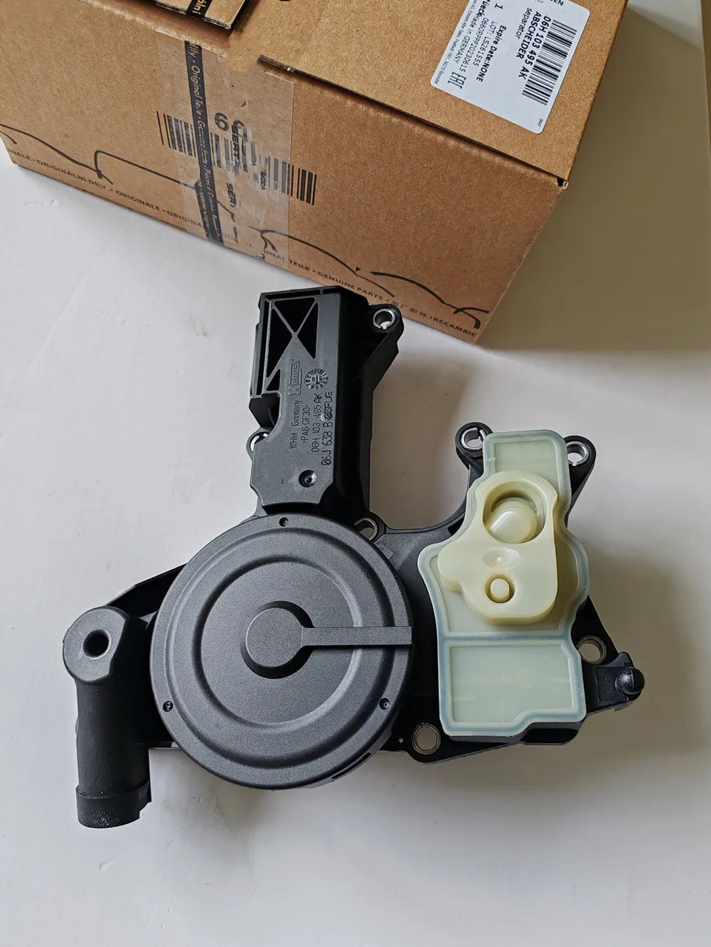 Genuine OEM Oil Separator PCV Valve Assembly 06H103495J 06H103495AE 06H103495AK For 2.0 TFSI Audi A4 A5 A6 A8 Q3 Q5 Quattro 2.0T